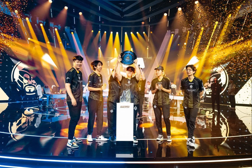 И-спортын дараагийн аваргууд The Mongolz